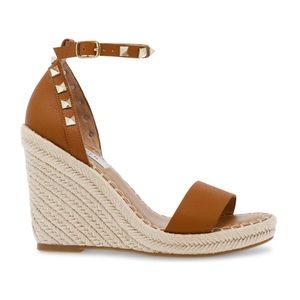 Cognac/ tan wedges